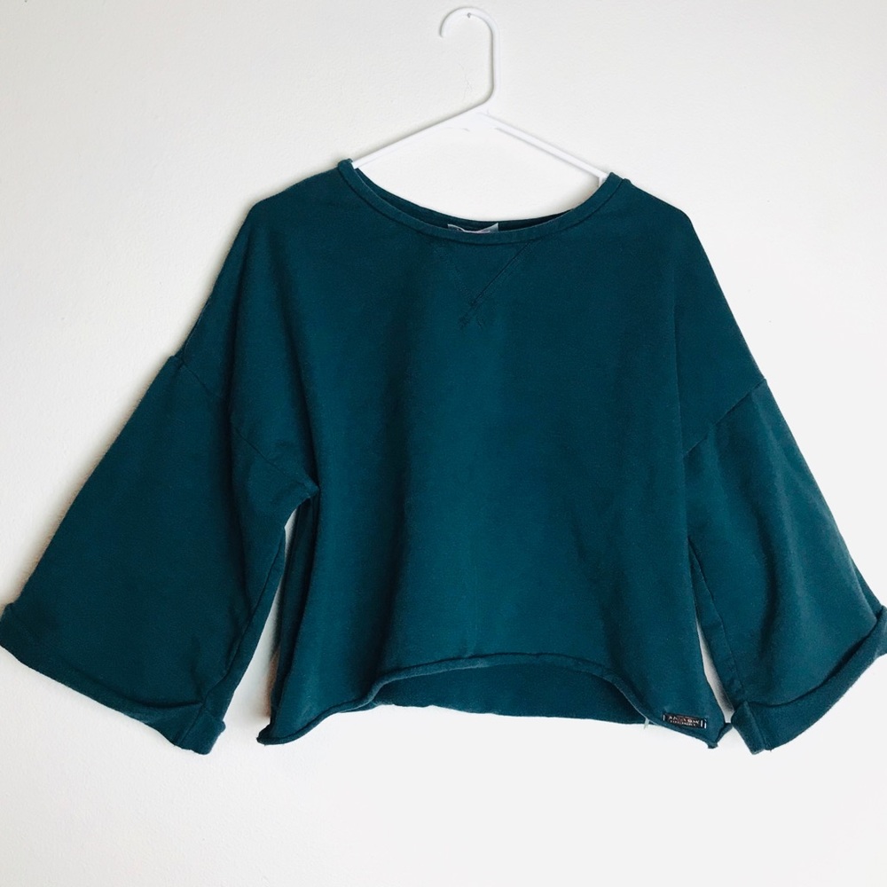 Betsy Johnson Performance Wide Arm Crop Top